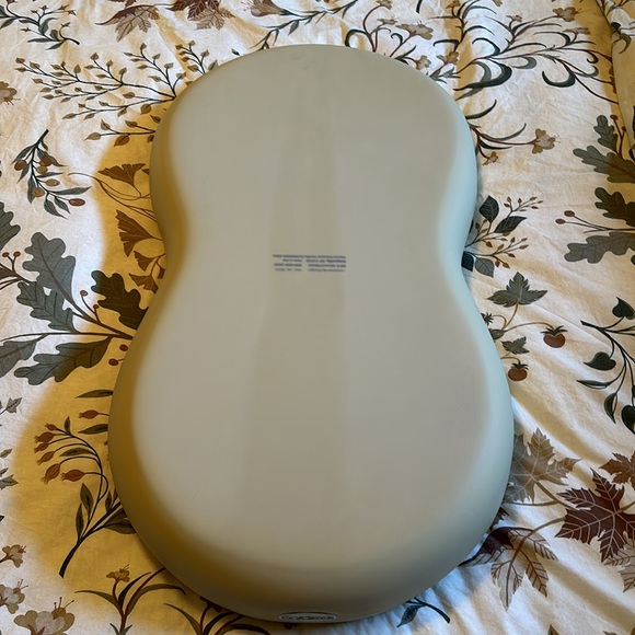 Keekaroo Peanut Changer, Vanilla - Picture 3 of 3